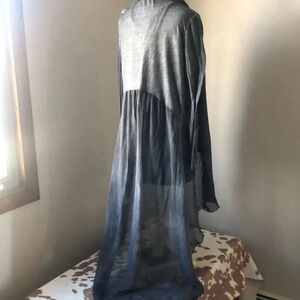 Gray‎ Duster